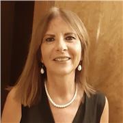 appassionata di latino impartisce lezioni a studenti delle superiori